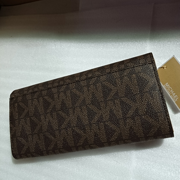 Michael Kors Authentic Wallet - Picture 2 of 4